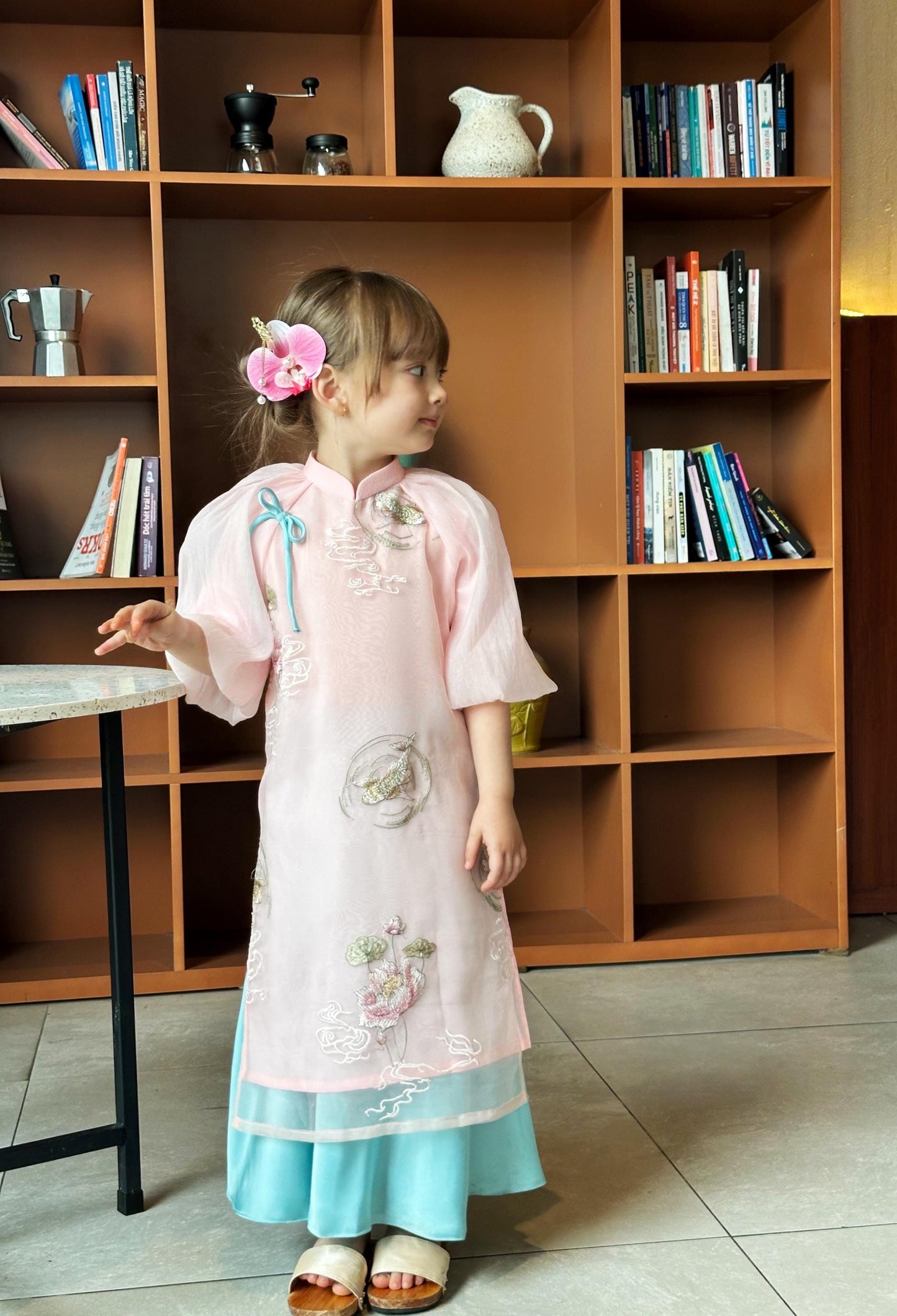 Embroidered áo dài for girls- Ao dai cach tan