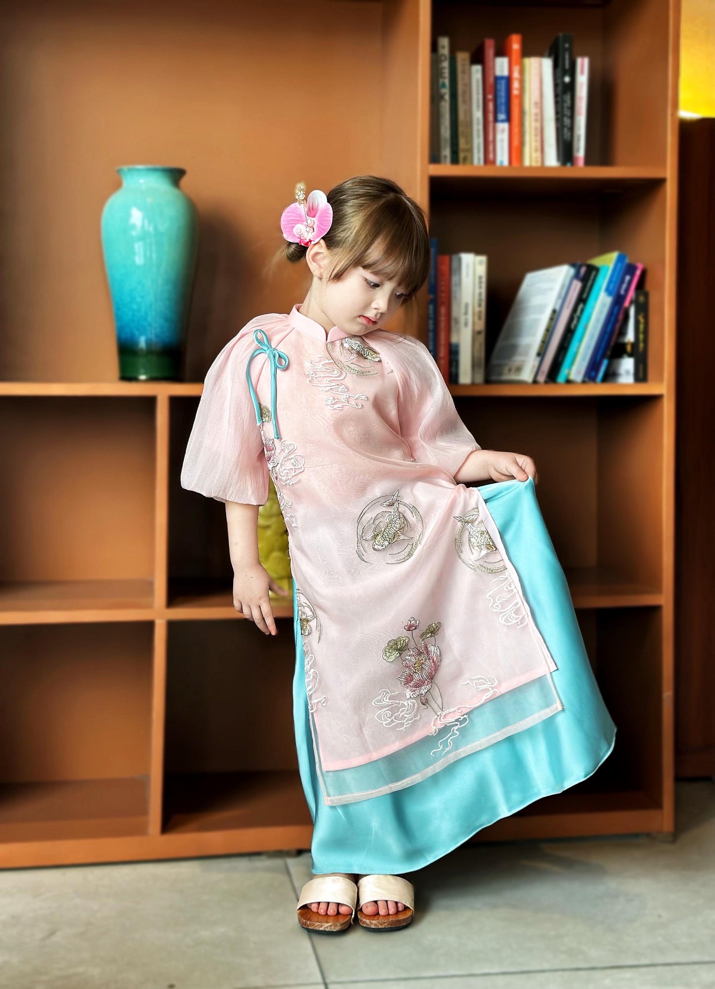 Embroidered áo dài for girls- Ao dai cach tan