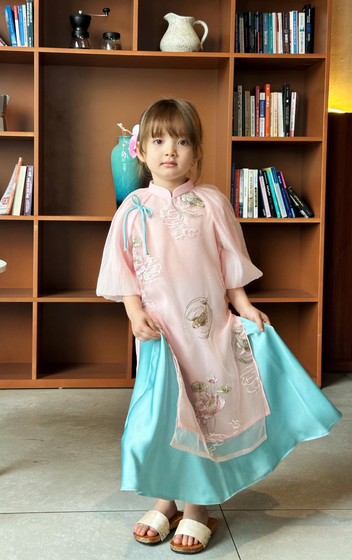 Embroidered áo dài for girls- Ao dai cach tan