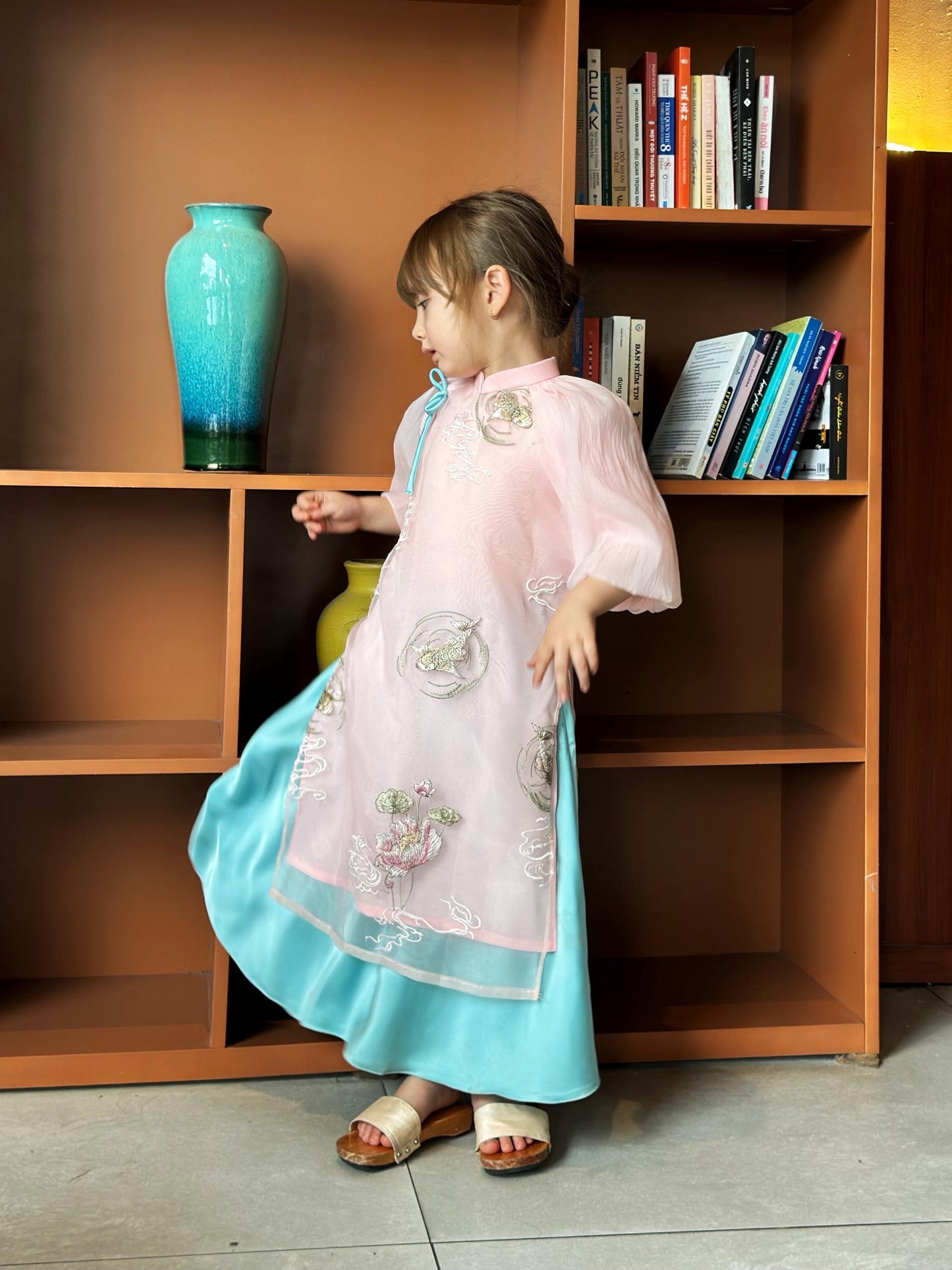 Embroidered áo dài for girls- Ao dai cach tan