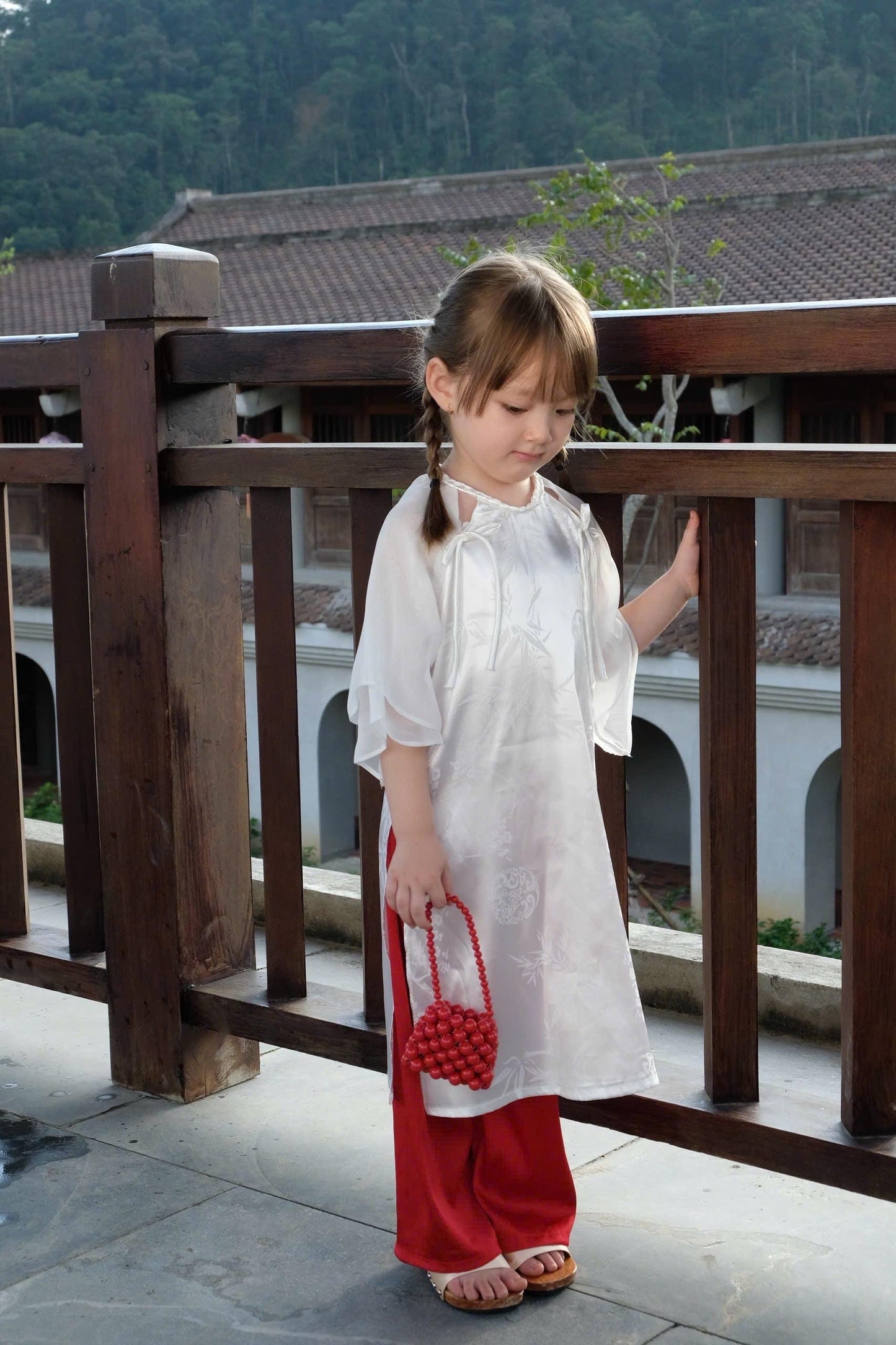 Vietnamese áo dài and headband for girls- Ao dai truyen thong