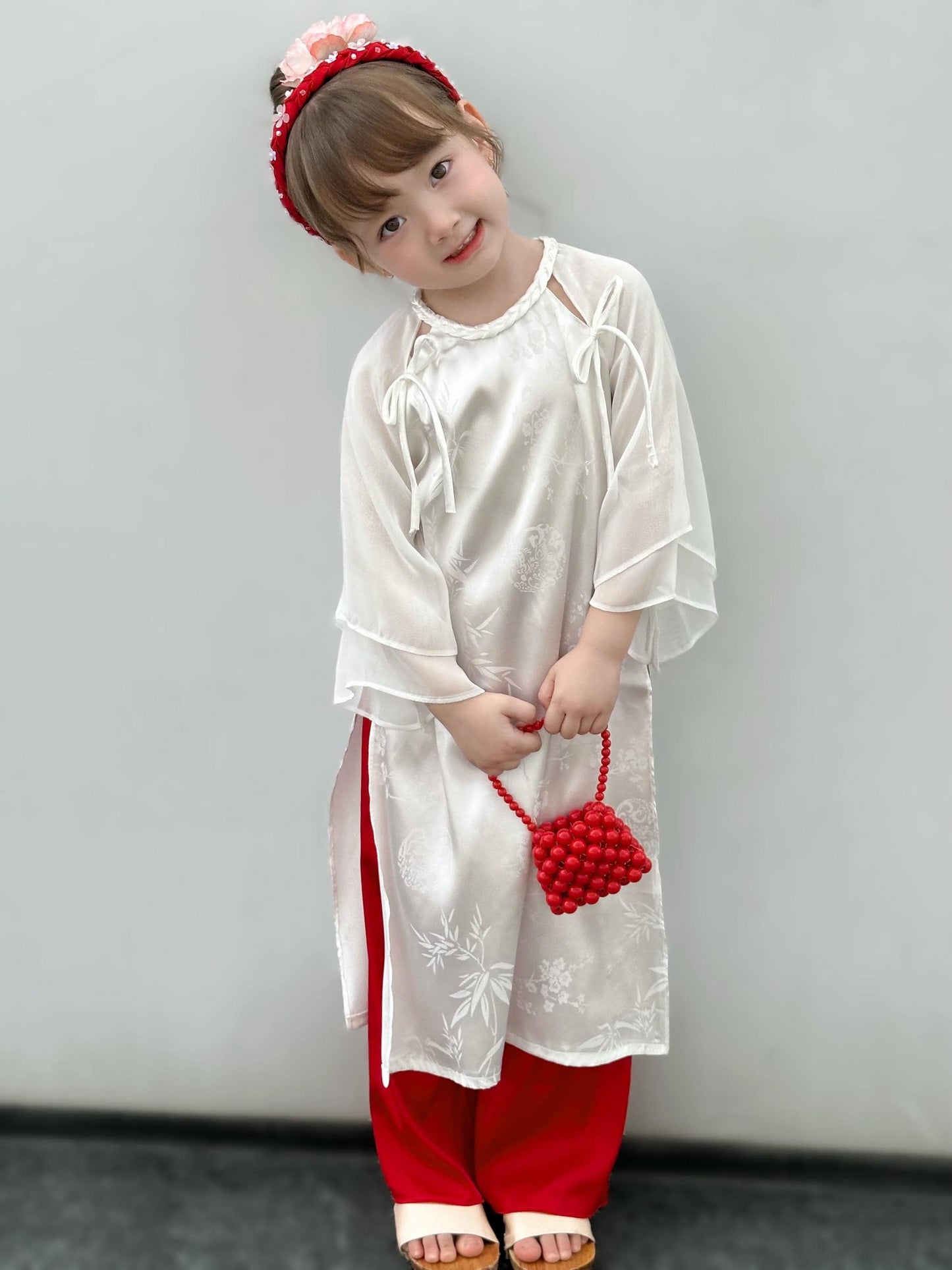 Vietnamese áo dài and headband for girls- Ao dai truyen thong