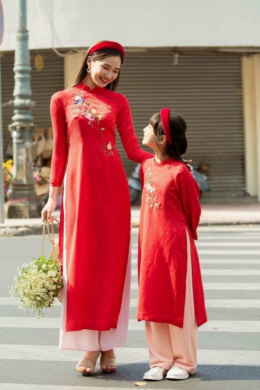 CLEARANCE- Women and kid matching áo dài
