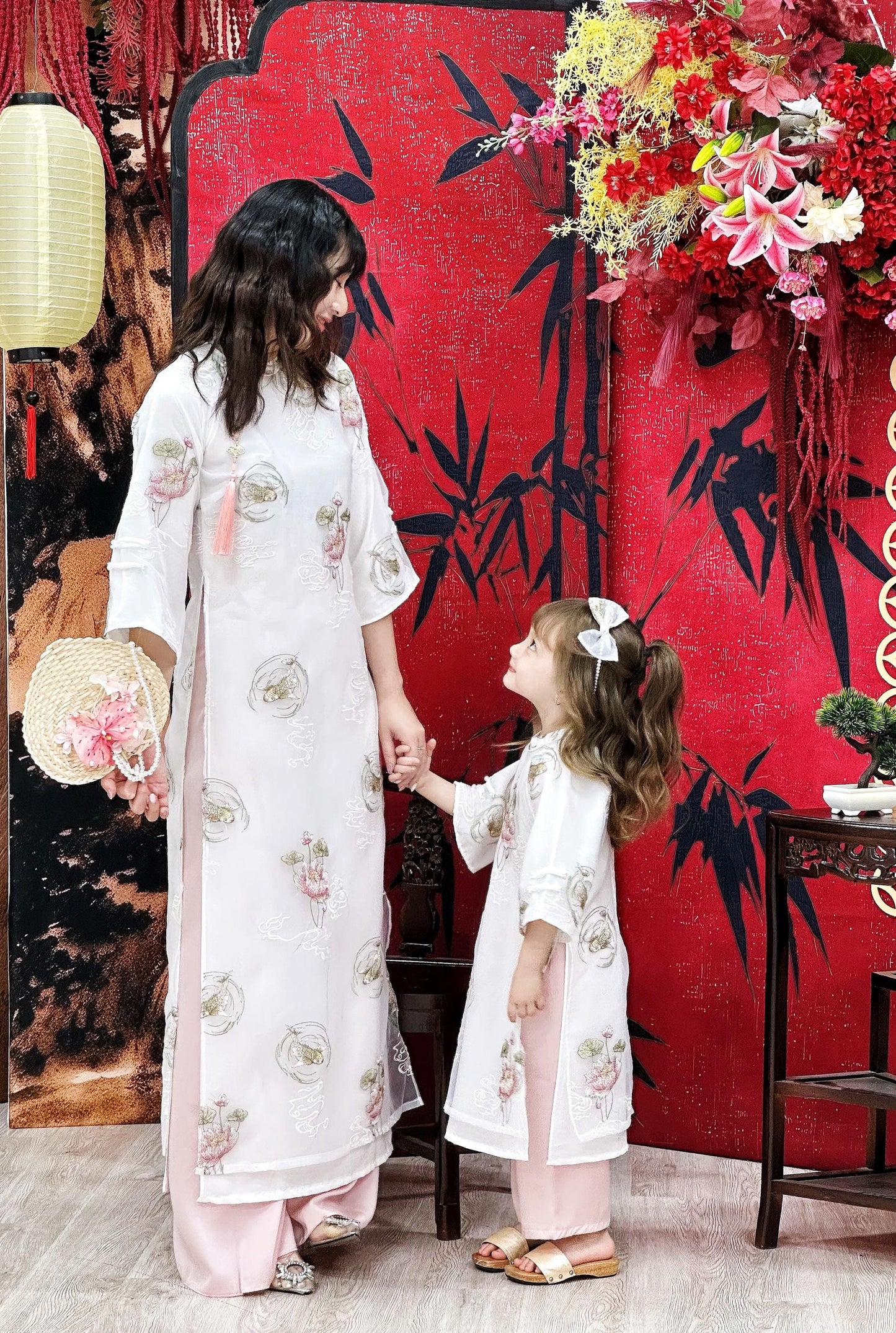 Women and kid matching áo dài- Ao dai cach tan