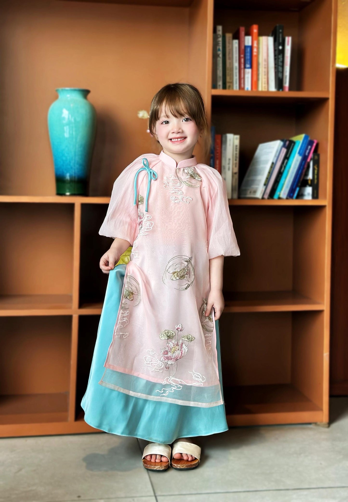 Embroidered áo dài for girls- Ao dai cach tan