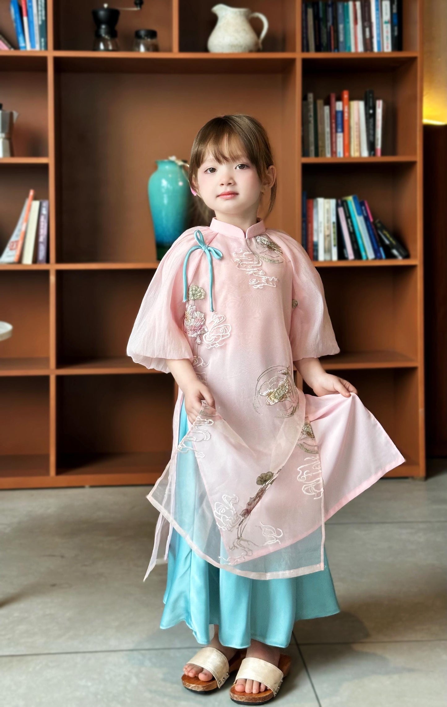Embroidered áo dài for girls- Ao dai cach tan