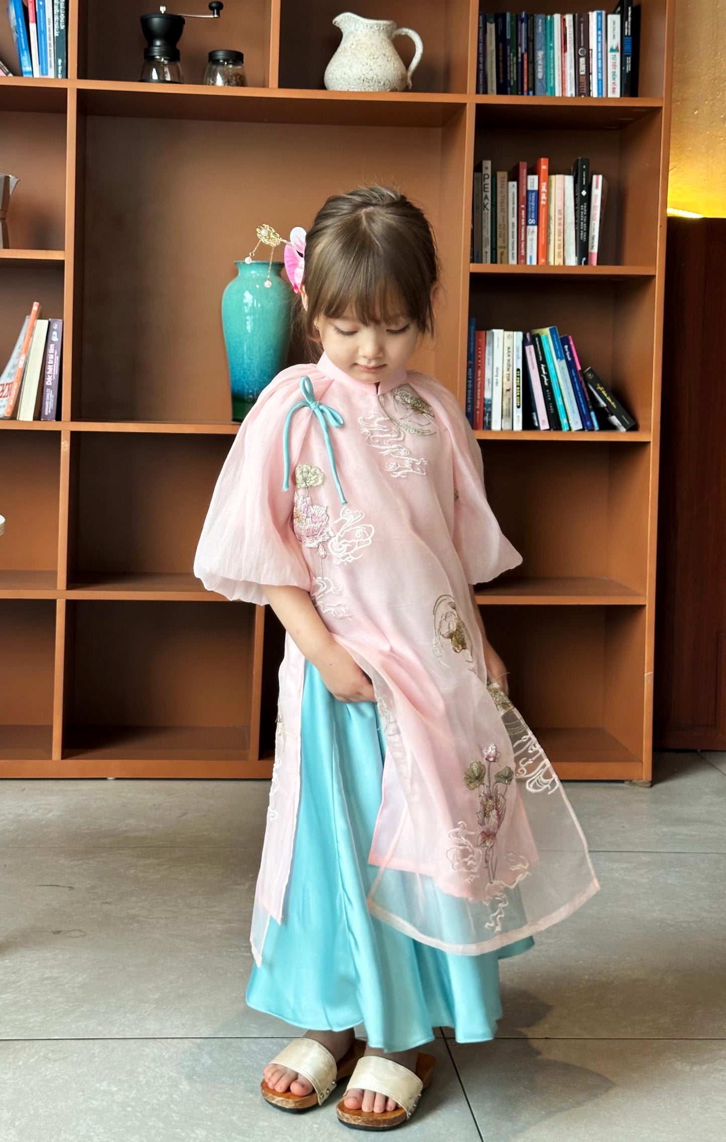 Embroidered áo dài for girls- Ao dai cach tan