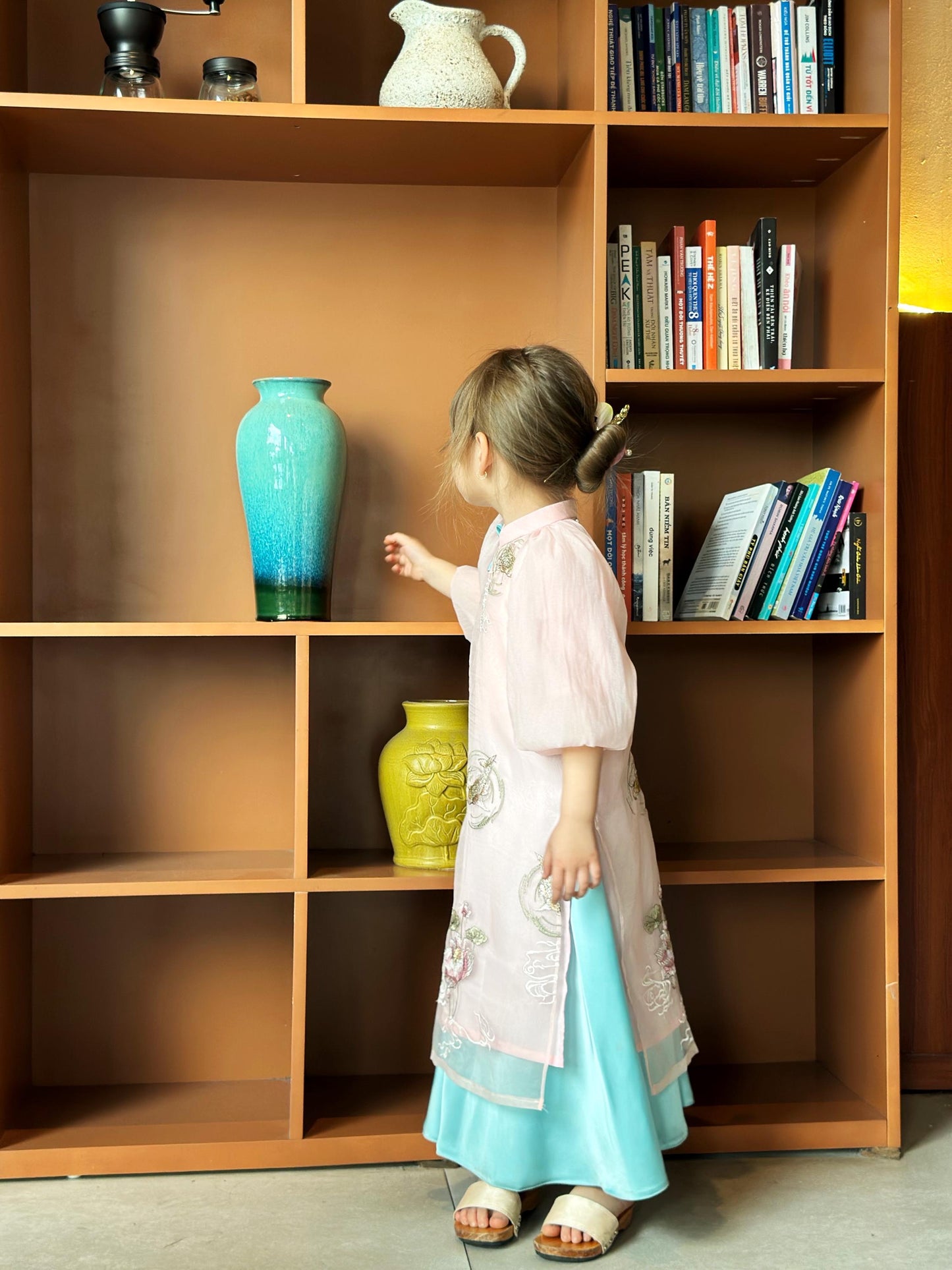 Embroidered áo dài for girls- Ao dai cach tan